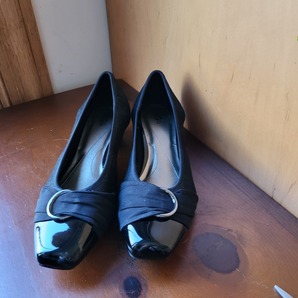 NEW Black Shoes with Patent ACCENTS 9